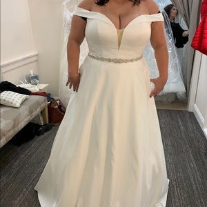 Easense of Australia Wedding Dress